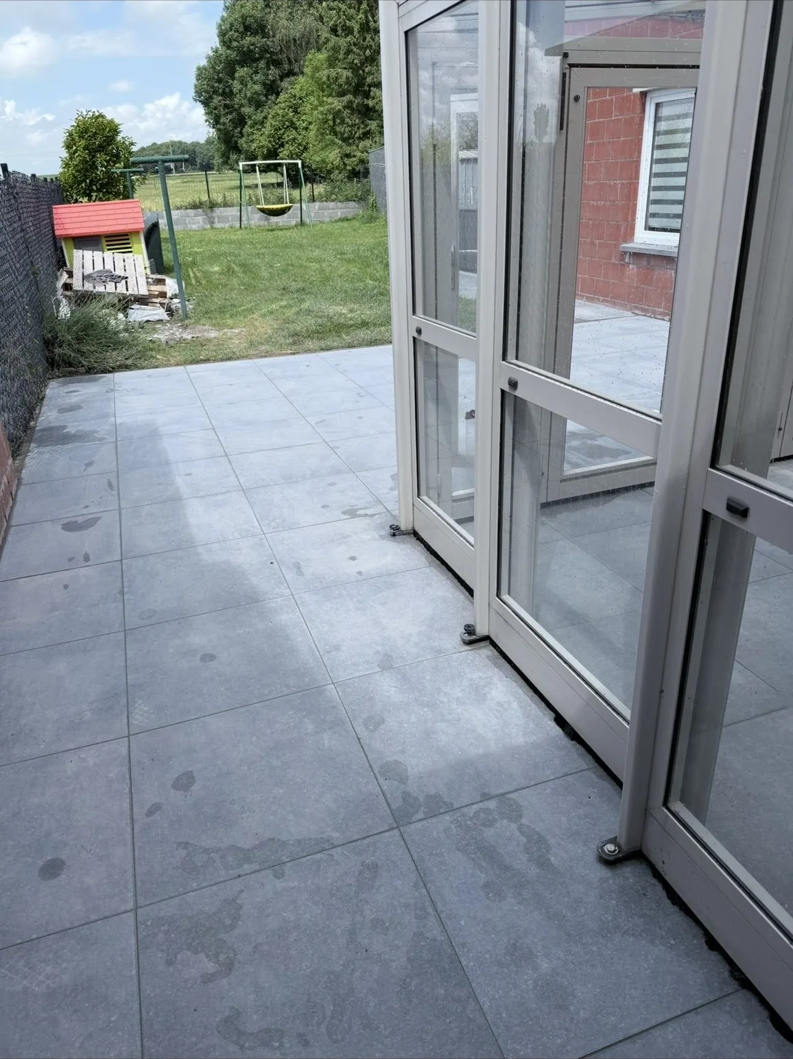 Seuil et dallage réalisés à l’entrée de la véranda