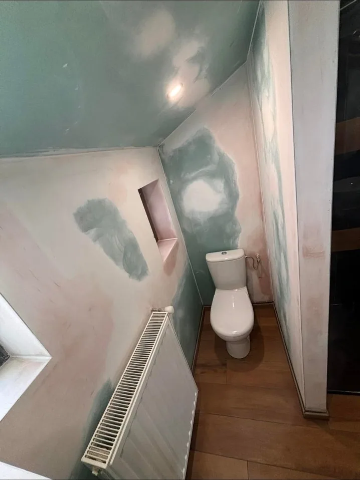 WC suspendu et radiateur après rénovation