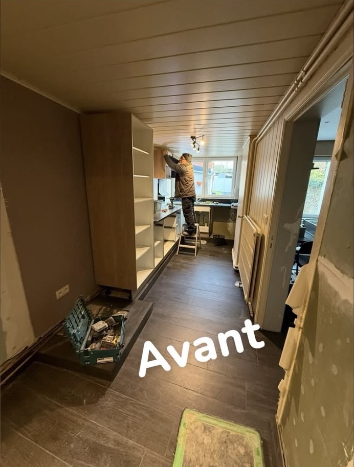 Couloir et cuisine avant rénovation