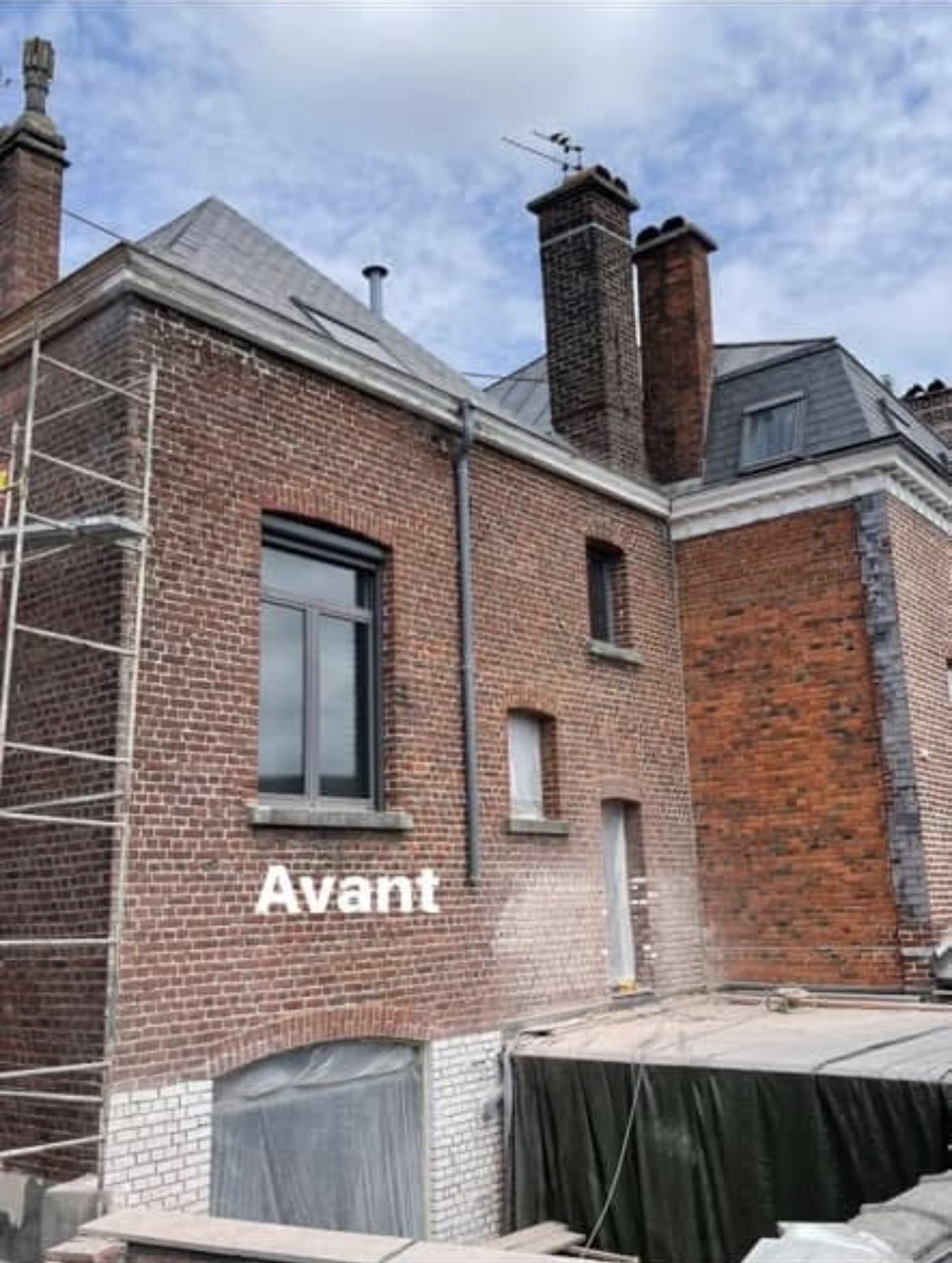 Façade en briques avant les travaux de rénovation
