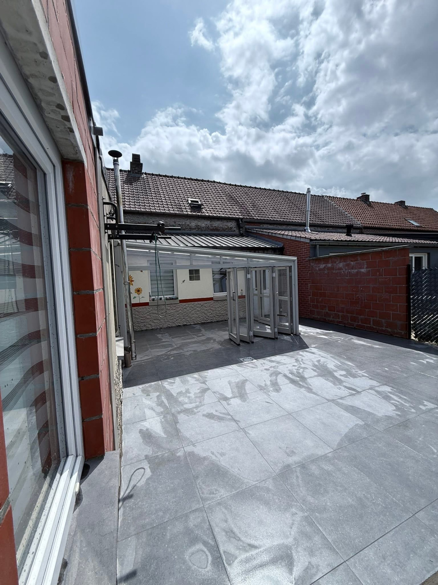 Terrasse rénovée autour de la véranda